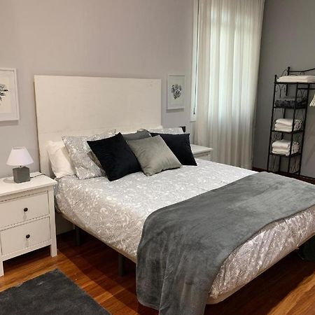 En Pleno Centro De Bilbao Y Muy Cerca Del Guggenheim Apartment Bagian luar foto