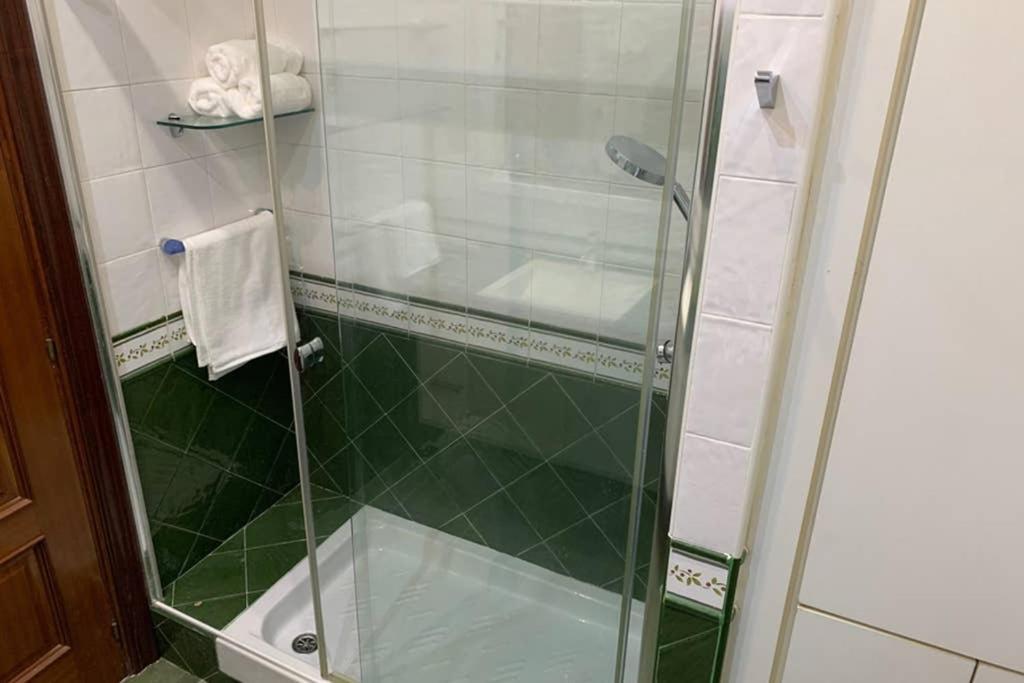En Pleno Centro De Bilbao Y Muy Cerca Del Guggenheim Apartment Bagian luar foto